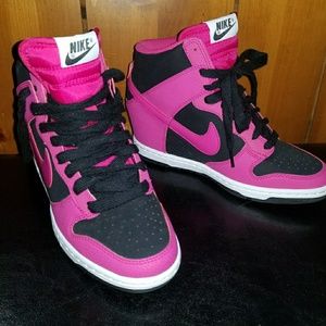 NEW Nike Wedge Sneaker